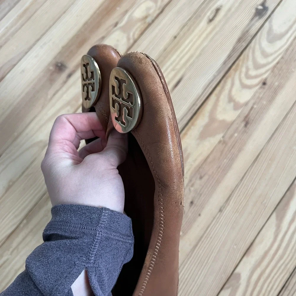 Tory Burch Reva Tan Leather Ballet Flats Gold Logo Medallion Round Toe Shoes - Picture 11 of 11